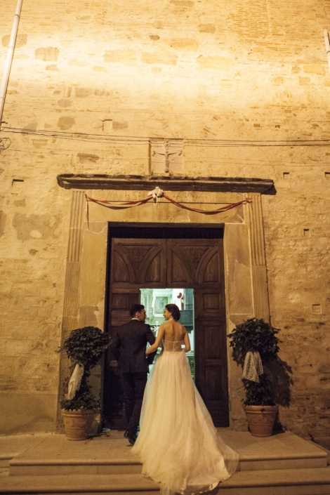 ingresso sposi nella cappella del castello maresca puglia