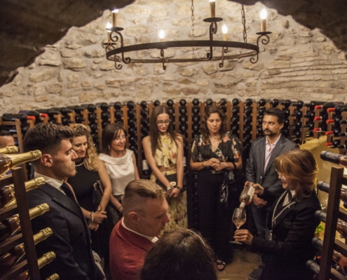 invitati nella cantina del castello maresca in puglia